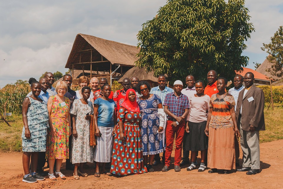 Os professores em um dos seminários sobre educação ambiental (Fotos: Amigos Kira Farm)